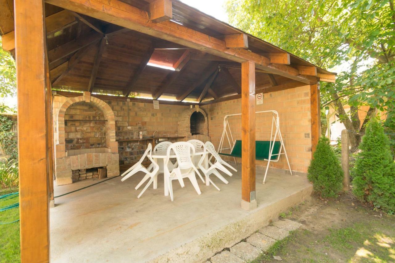 Villa Viktoria Nyiregyhaza Bagian luar foto