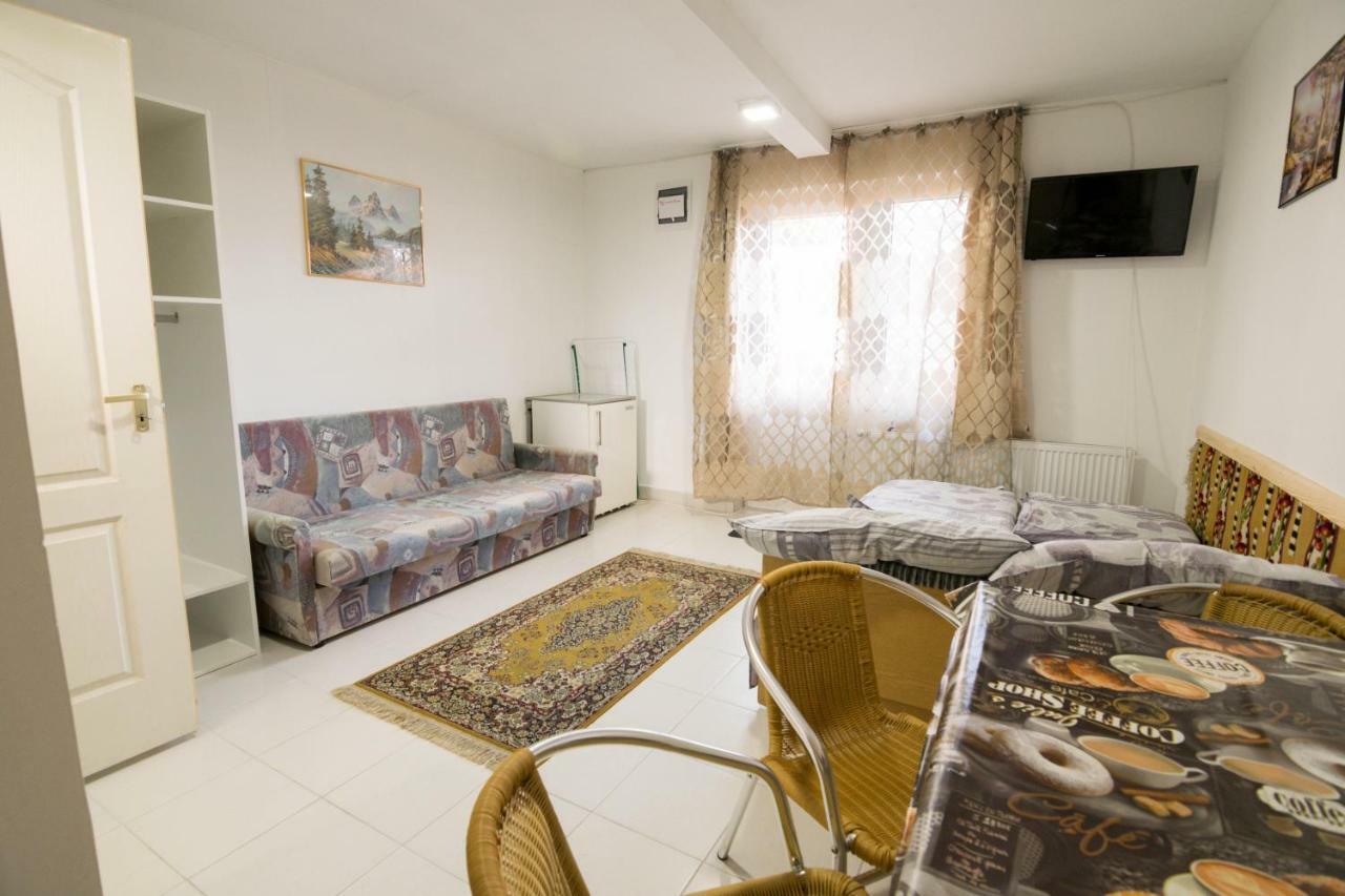 Villa Viktoria Nyiregyhaza Bagian luar foto